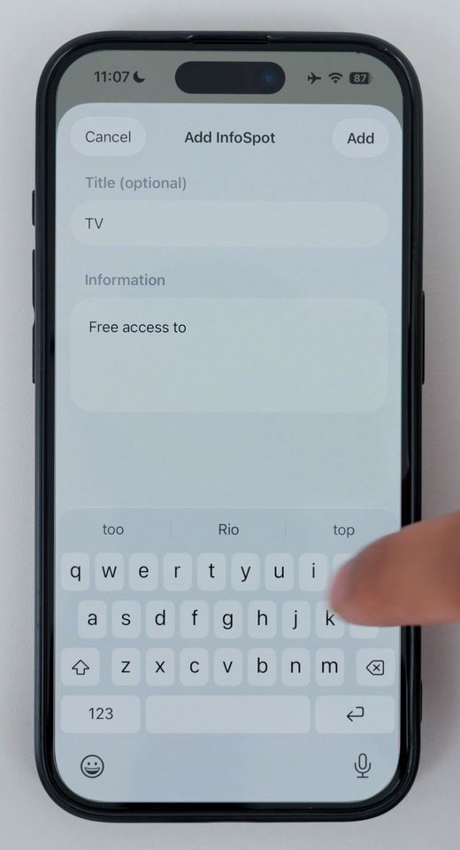 The Add InfoSpot screen in Clear Pano with a title and information field